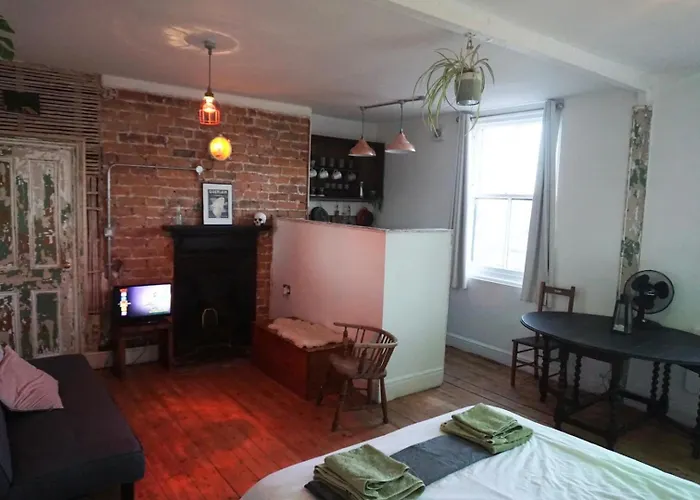 New! Castle View Studio Apartment